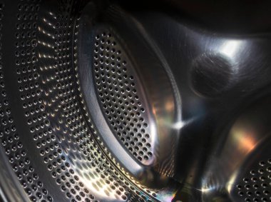 Çamaşır makinesinin davulu.