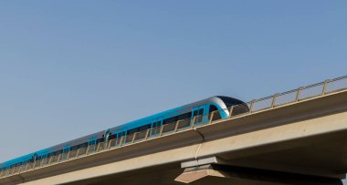 Dubai, BAE - 06.27.2021 Dubai metro treni. Ulaşım