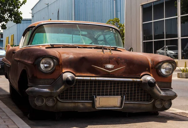 Shot Abandoned Rusty Vintage Car — Fotografia de Stock