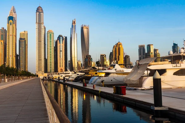 Dubaï Eau 2021 Vue Une Tour Dans Quartier Dubai Marina — Photo