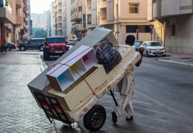 Dubai, BAE - 08.03.2021 - Deira 'nın işlek sokakları.