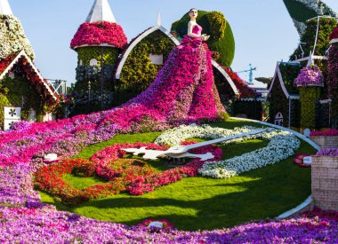 Dubai, BAE - 03.06.2020 Dubai Mucize Bahçesi 'nde çiçek ve peyzaj tesisleri.