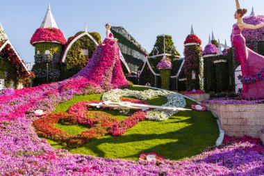 Dubai, BAE - 03.06.2020 Dubai Mucize Bahçesi 'nde çiçek ve peyzaj tesisleri.