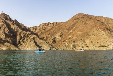 Şeriat, BAE - 08.28.2021 - Şeriat Emirliğindeki El Rafisah Barajını çevreleyen dağlar