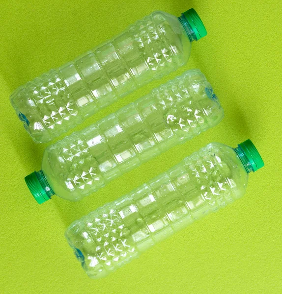 Shot Plastic Bottles Ανοιχτό Πράσινο Φόντο — Φωτογραφία Αρχείου