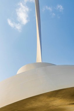 Sharjah, BAE - 09.07.2021 Bilgelik Evi 'nin yakınına yerleştirilen Parşömen Anıtı