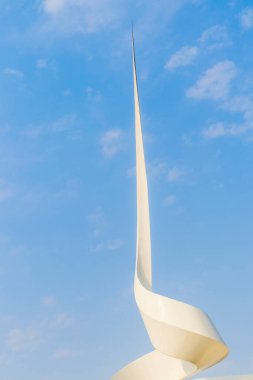 Sharjah, BAE - 09.07.2021 Bilgelik Evi 'nin yakınına yerleştirilen Parşömen Anıtı