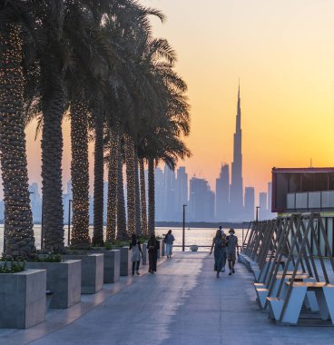 Dubai, BAE - 09.18.2021 Dubai silueti manzaralı, Dubai dere limanından çekilmiş.