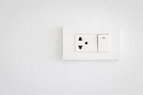 Elektrischer Schalter und Stecker an der Wand — Stockfoto