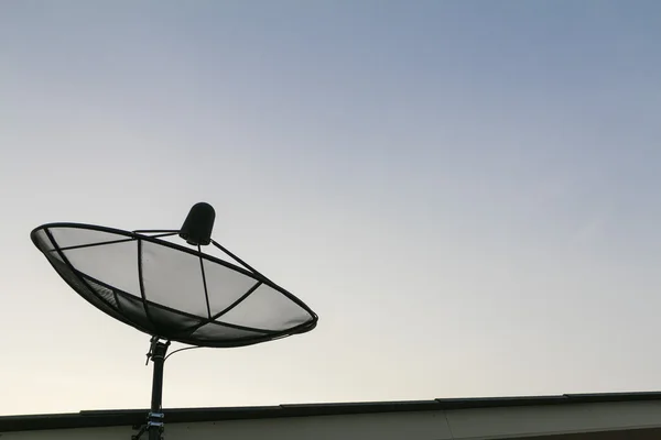 屋根の上の衛星料理 ストックフォト