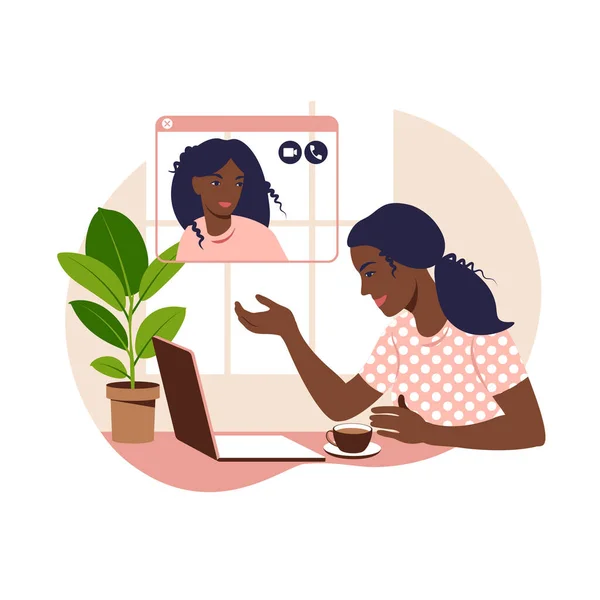 非洲的女朋友在网上聊天。女孩坐在笔记本电脑前的椅子上，与朋友聊天。视频会议，在线聊天的概念。在家工作或在网上开会。矢量说明. — 图库矢量图片