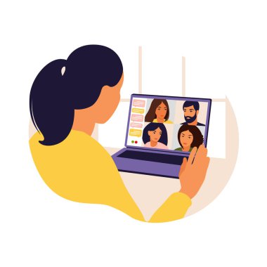 Toplu sanal toplantı ve grup video konferansı için bilgisayar kullanan bir kadın. Masaüstünde arkadaşlarıyla sohbet eden bir adam. Video konferansı, uzaktan çalışma, teknoloji konsepti.