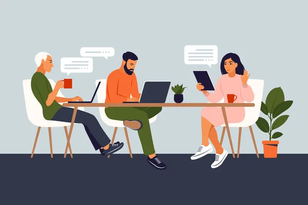 Os empresários trabalham juntos. Espaço de coworking com pessoas criativas ou empresariais sentadas à mesa. Ilustração vetorial moderna plana. —  Vetores de Stock