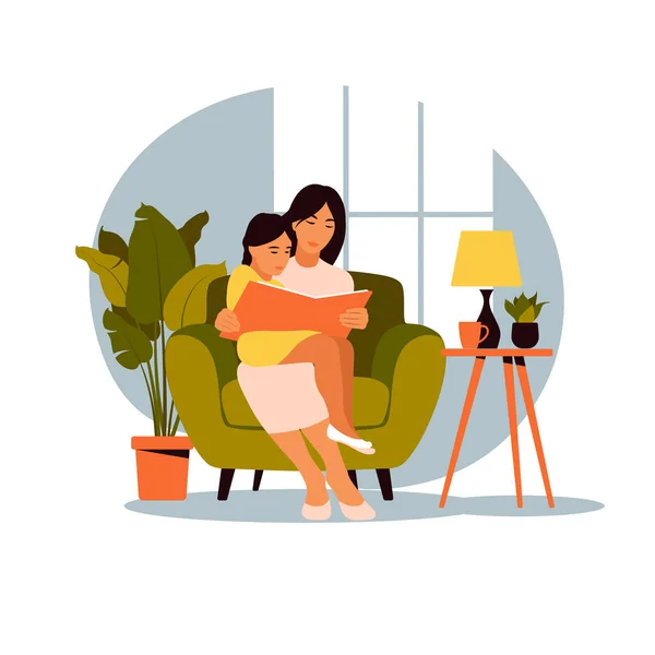 Mamma läser för dottern sittandes i soffan med bok. Vektor illustration av en plan design. — Stock vektor