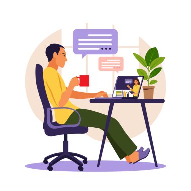 Genç adam bilgisayarda çalışıyor. Çevrimiçi öğrenme kavramı. Video dersi. Mesafe çalışması. Web afişi, bilgi grafikleri, kahraman resimleri için kullanılabilir. Vektör çizimi. Düz biçim.