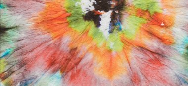  Çok renkli kravat boyası arka planı. Boyalı Renkli Gömlek Tasarımı. Grunge Moda Endonezya Kravat Boyası Arkaplanı. El yapımı Yatay İllüstrasyon. Hafif kravat boyası arka planı. Çizgili Ölüm.