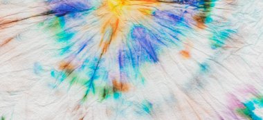  Gökkuşağı kravat boyası arka planı. Boyanmış Batik Eğlence Çizimi. Yazılı Uzay Süslemesi Boyalı Arkaplan. Suluboya beyaz desen. Kravat boyası arka planını yıka. Renk Bağlayıcısı.