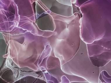 Soyut Mürekkep Sanatı. Sıvı Grunge Yazdır. Yağlı Havadar dokusu. Mor Alkol Soyut Mürekkep Sanatı. İzole edilmiş Çizgili Boyama. Yıkama deseni. Petrol Kara Soyut Mürekkep Sanatı. Su Mor