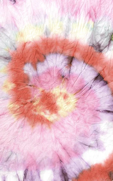 Suluboya Etkisi Psikedelik Kaleydoskop. Tye Yuvarlak Tasarım. Kırmızı Psikedelik Kaleydoskop. 1960 'ların baskısı. Batik Hippi Tye Sanat Çalışması. Boho 70 'lerin Tonal Boyası. 