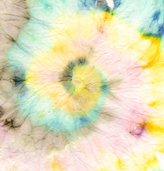 Eski dairesel sarmal boyama. Mavi Boya Batik Tonal Yazısı. Sarı Sarmal Boyama. Dönen Denizci Gökkuşağı Arkaplanı. 1960 Kravat Barış Kumaşı. Renkli Spiral Boyama. 