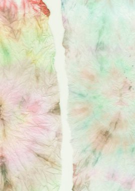 Dişi Spiral kravat boyası. Dairesel Boyalı Bohem Kumaşı. Shibori Spiral kravat boyası süslemesi. Güzel, Zarif Barış Resimleri. Kapalı Boyalı Renk Arkaplanı. Elbise Spiral Kravat Boyası.