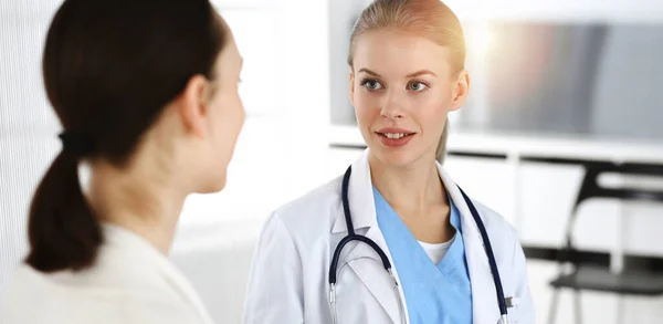 Woman - doctor consults her female patient in sunny clinic — Stock Photo, Image