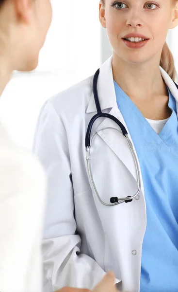 Woman - doctor consults her female patient in sunny clinic — Stock Photo, Image