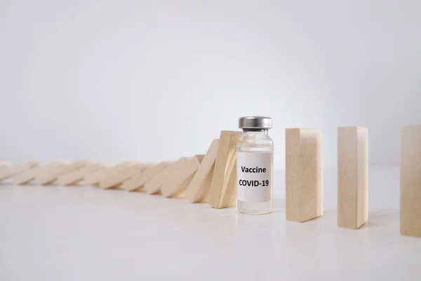 COVID-19 aşısı Düşen Domino 'yu durdurun. Seçici Odaklanma