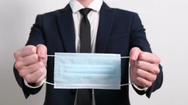 Yüzü Maskeli İşadamı Elleri Kelepçe Gibi Bağlı, Covid-19 Konsepti