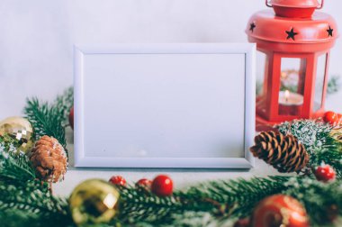 Noel kompozisyonunun arka planında model çerçeve