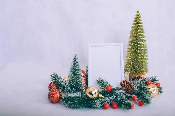 Noel kompozisyonunun arka planında model çerçeve