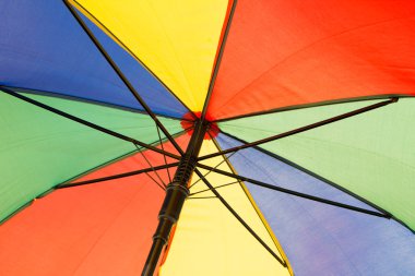 renkli plaj şemsiye