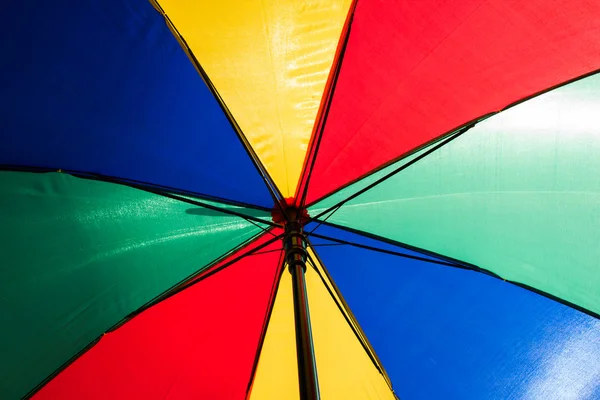 カラフルなビーチ傘 — ストック写真