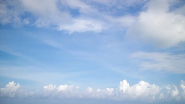 푸른 하늘 배경 — 스톡 사진
