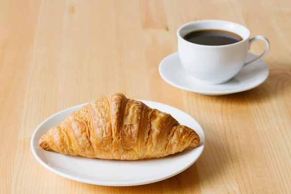 Croissant e café — Fotografia de Stock