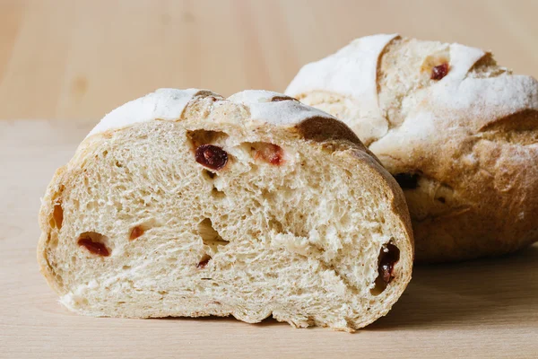 Whole grain bread with cranberry — Stock Photo, Image