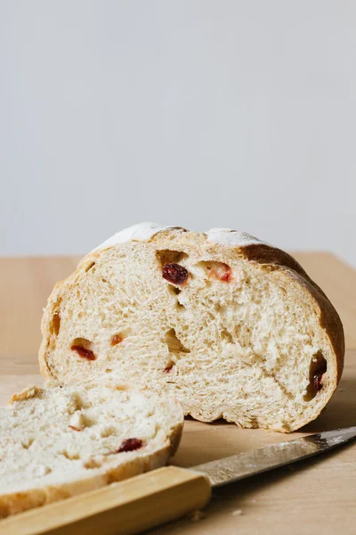 Whole grain bread with cranberry — Stock Photo, Image