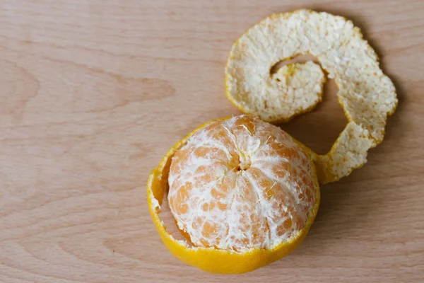 Mandarina mandarina sobre fondo de madera — Foto de Stock