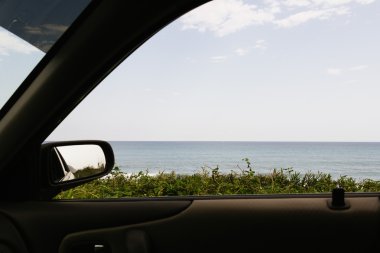 Road trip araba mavi deniz gökyüzü