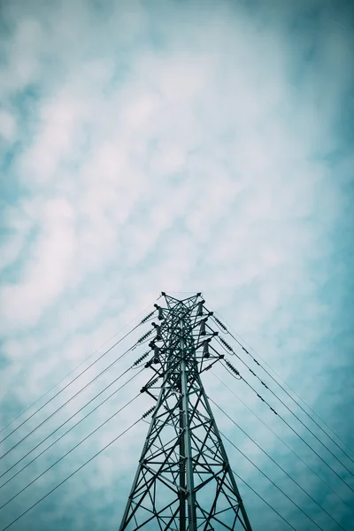 Linha de energia elétrica pilão — Fotografia de Stock