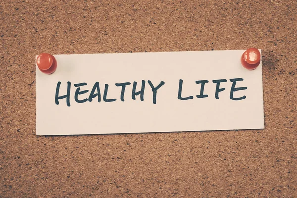 Sağlıklı yaşam Not ilan panosuna iğnelenmiş — Stok fotoğraf