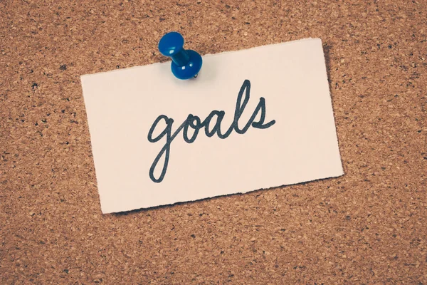 Goals note pinned on the bulletin board — Stock Photo, Image