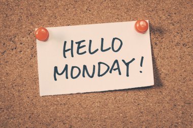 Merhaba Pazartesi Not ilan panosuna iğnelenmiş