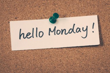 Merhaba Pazartesi Not ilan panosuna iğnelenmiş