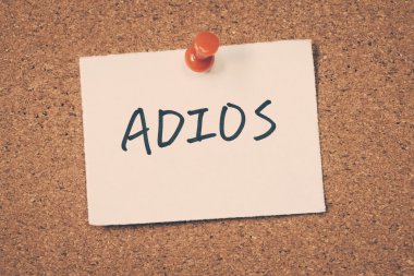 Adios Not ilan panosuna iğnelenmiş