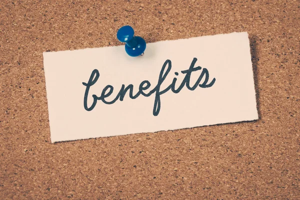 Benefits note pinned on the bulletin board — Stock Photo, Image