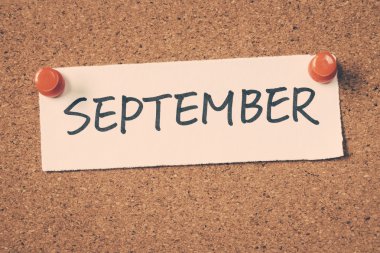 Eylül Not ilan panosuna iğnelenmiş