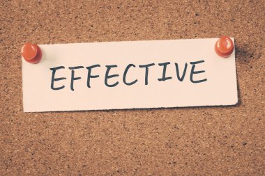 etkili Not ilan panosuna iğnelenmiş