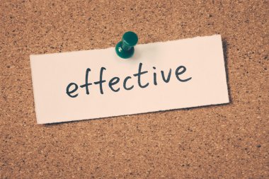 etkili Not ilan panosuna iğnelenmiş