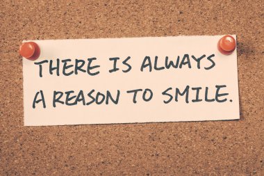 her zaman gülümsemem için bir sebep değil.